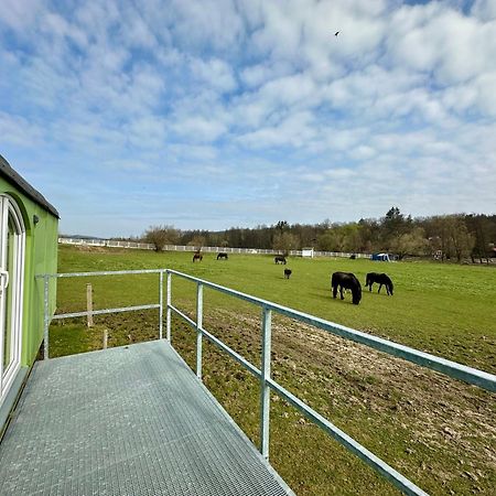 Stribrna Skalice Glamping - Stylova Maringotka V Srdci Ladova Kraje, Pobliz Hlavniho Mesta Prahy מראה חיצוני תמונה