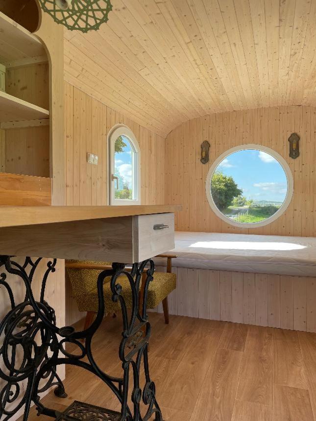 Stribrna Skalice Glamping - Stylova Maringotka V Srdci Ladova Kraje, Pobliz Hlavniho Mesta Prahy מראה חיצוני תמונה