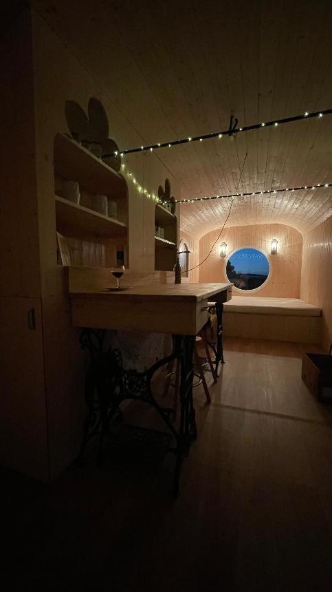 Stribrna Skalice Glamping - Stylova Maringotka V Srdci Ladova Kraje, Pobliz Hlavniho Mesta Prahy מראה חיצוני תמונה