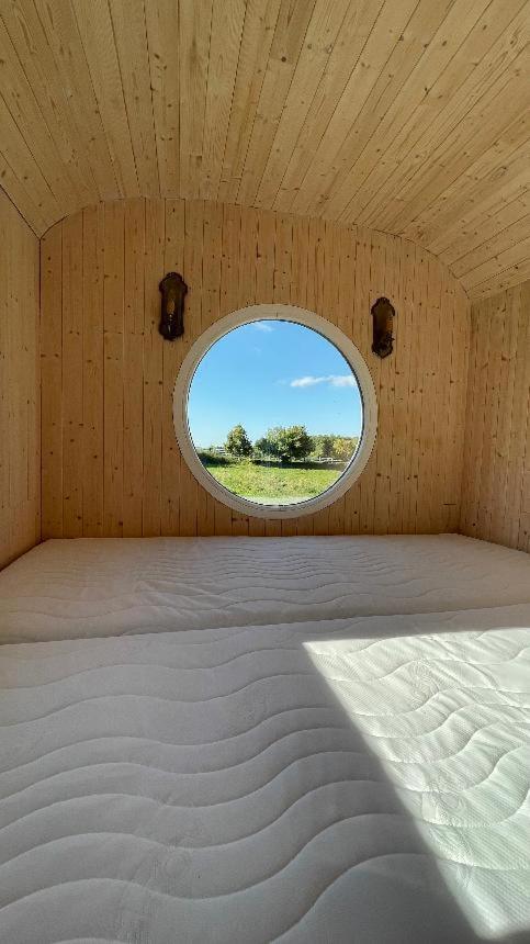 Stribrna Skalice Glamping - Stylova Maringotka V Srdci Ladova Kraje, Pobliz Hlavniho Mesta Prahy מראה חיצוני תמונה