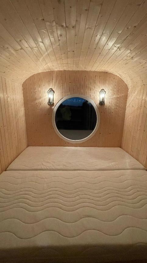 Stribrna Skalice Glamping - Stylova Maringotka V Srdci Ladova Kraje, Pobliz Hlavniho Mesta Prahy מראה חיצוני תמונה