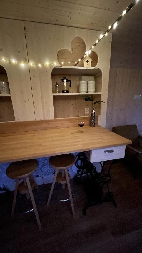 Stribrna Skalice Glamping - Stylova Maringotka V Srdci Ladova Kraje, Pobliz Hlavniho Mesta Prahy מראה חיצוני תמונה
