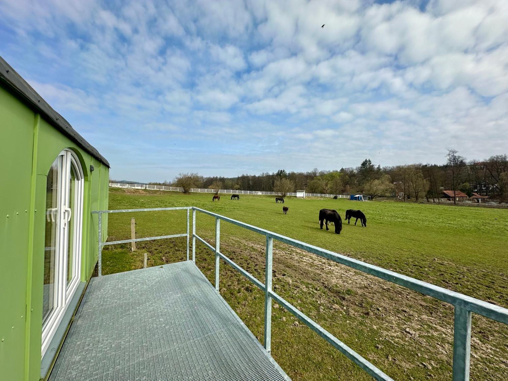 Stribrna Skalice Glamping - Stylova Maringotka V Srdci Ladova Kraje, Pobliz Hlavniho Mesta Prahy מראה חיצוני תמונה