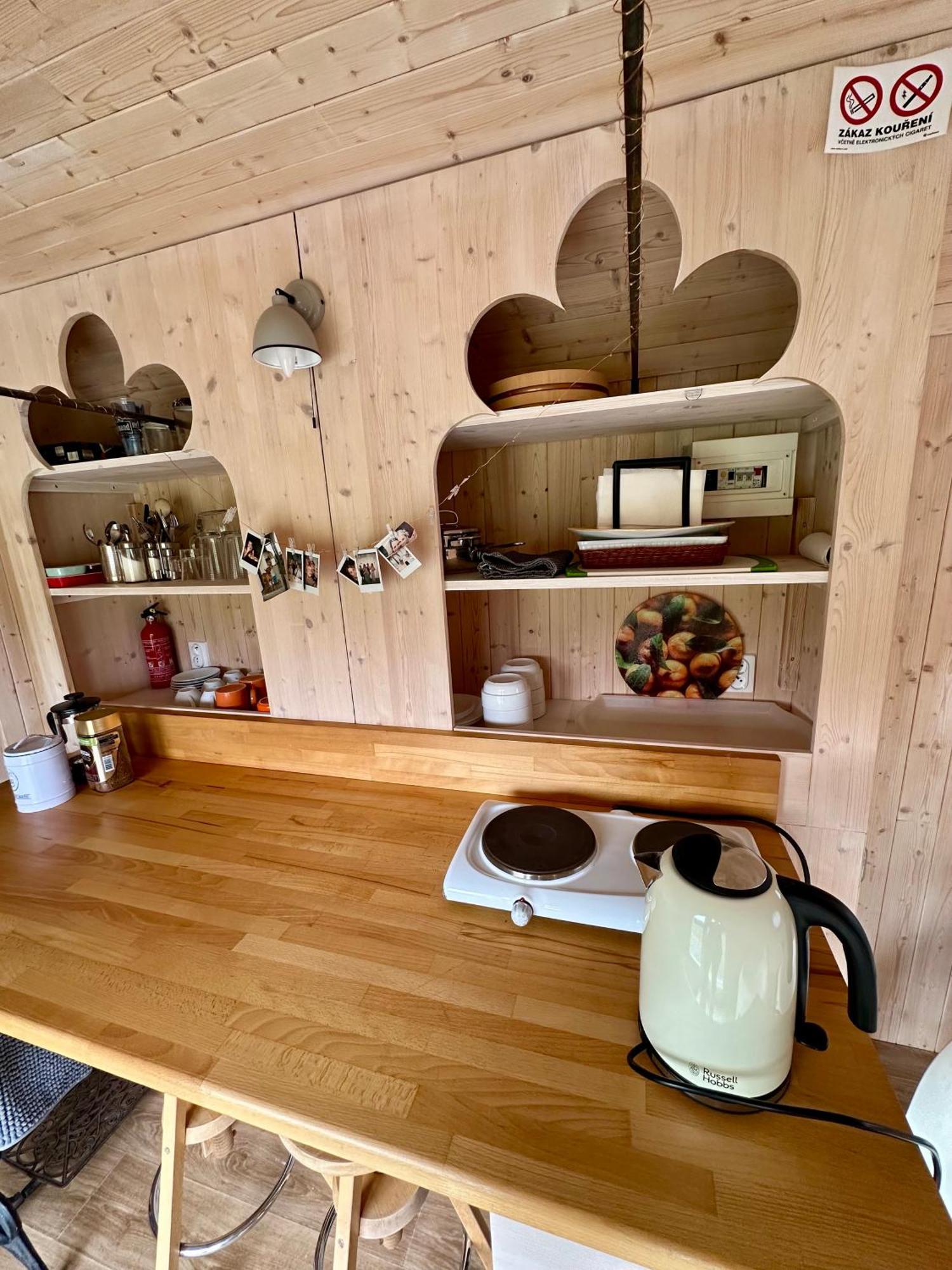 Stribrna Skalice Glamping - Stylova Maringotka V Srdci Ladova Kraje, Pobliz Hlavniho Mesta Prahy מראה חיצוני תמונה